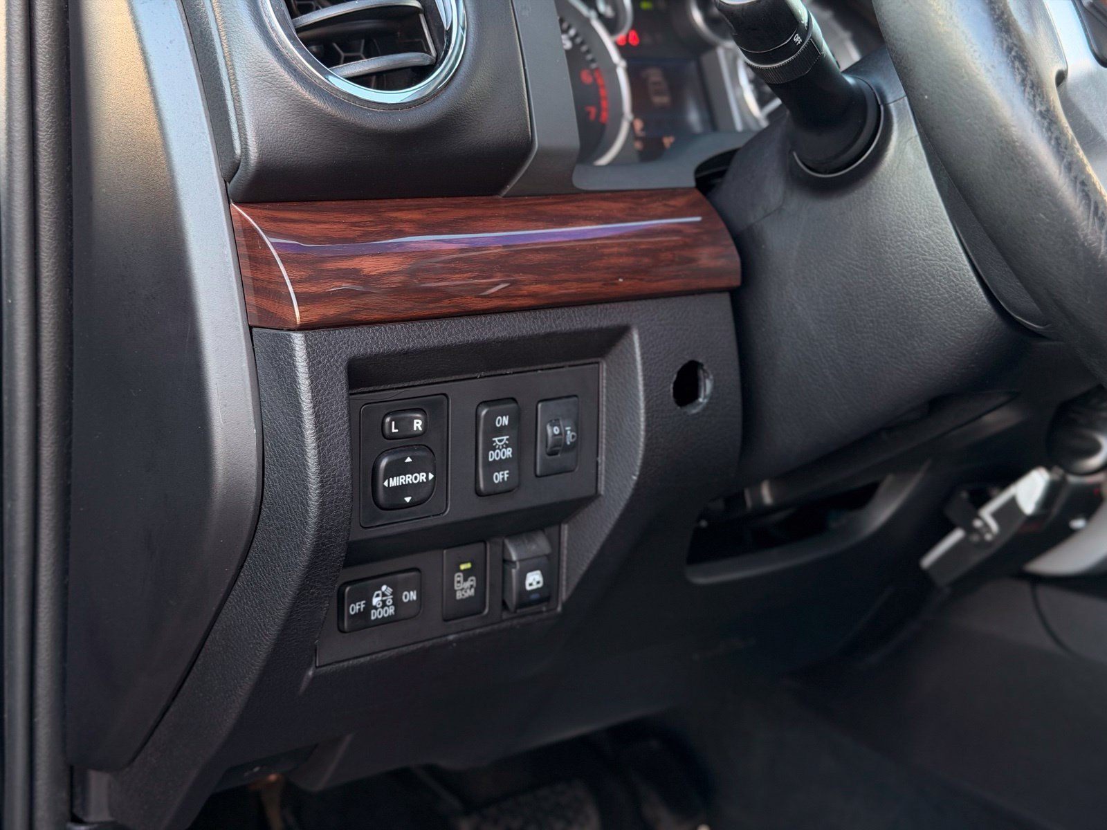 Used 2014 Toyota Tundra Limited w/ Limited Premium Package AWD/4WD image 21