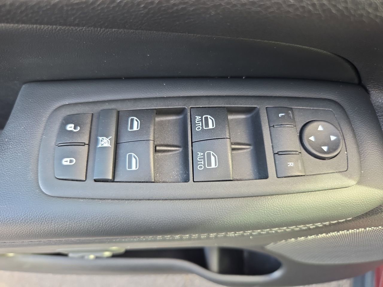 Used 2022 Jeep Grand Cherokee Limited image 22