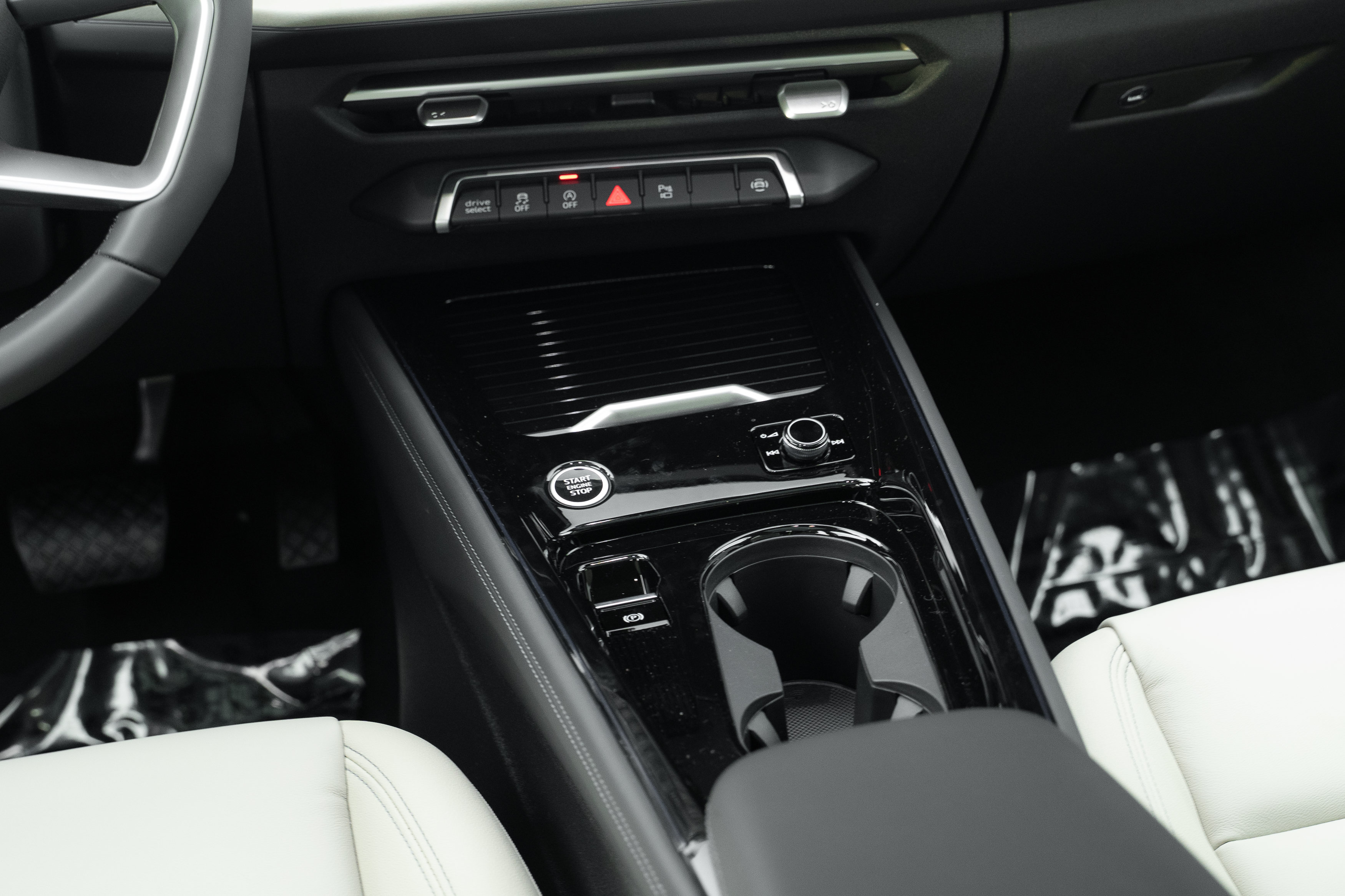 New 2026 Audi Q3 quattro 2.0T AWD/4WD image 13