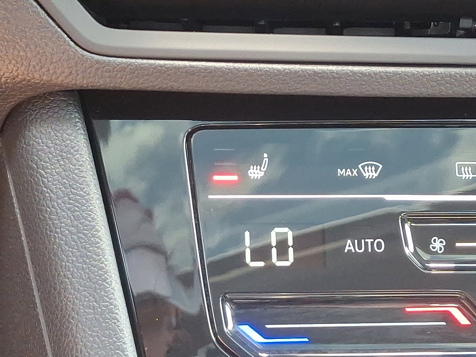Certified 2025 Volkswagen Jetta SE image 27