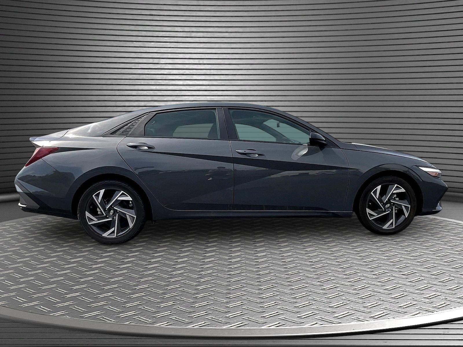 Used 2025 Hyundai Elantra Sport FWD image 8