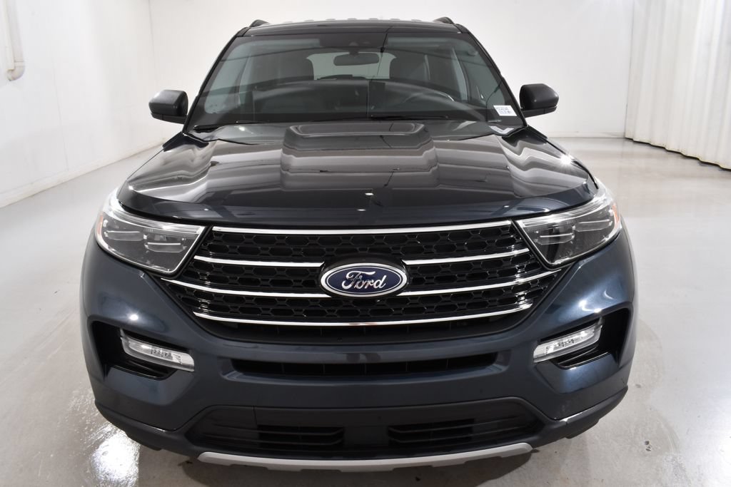 Used 2023 Ford Explorer XLT w/ Equipment Group 202A AWD/4WD image 3