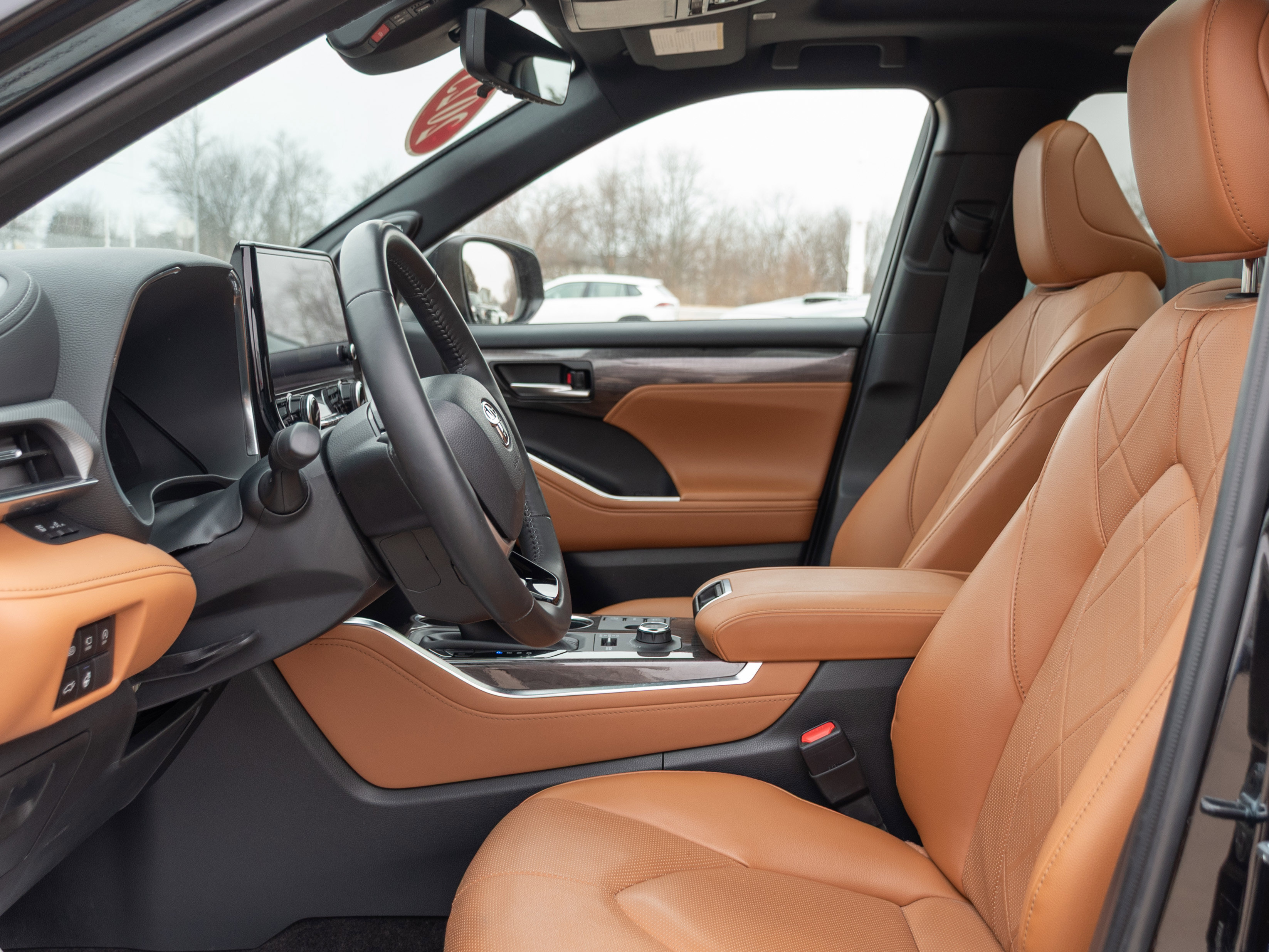 Used 2023 Toyota Highlander Platinum image 8