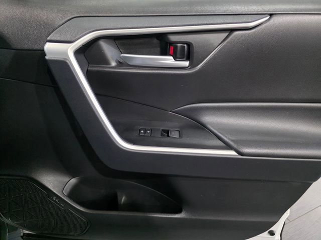 Used 2025 Toyota RAV4 XLE AWD/4WD image 13