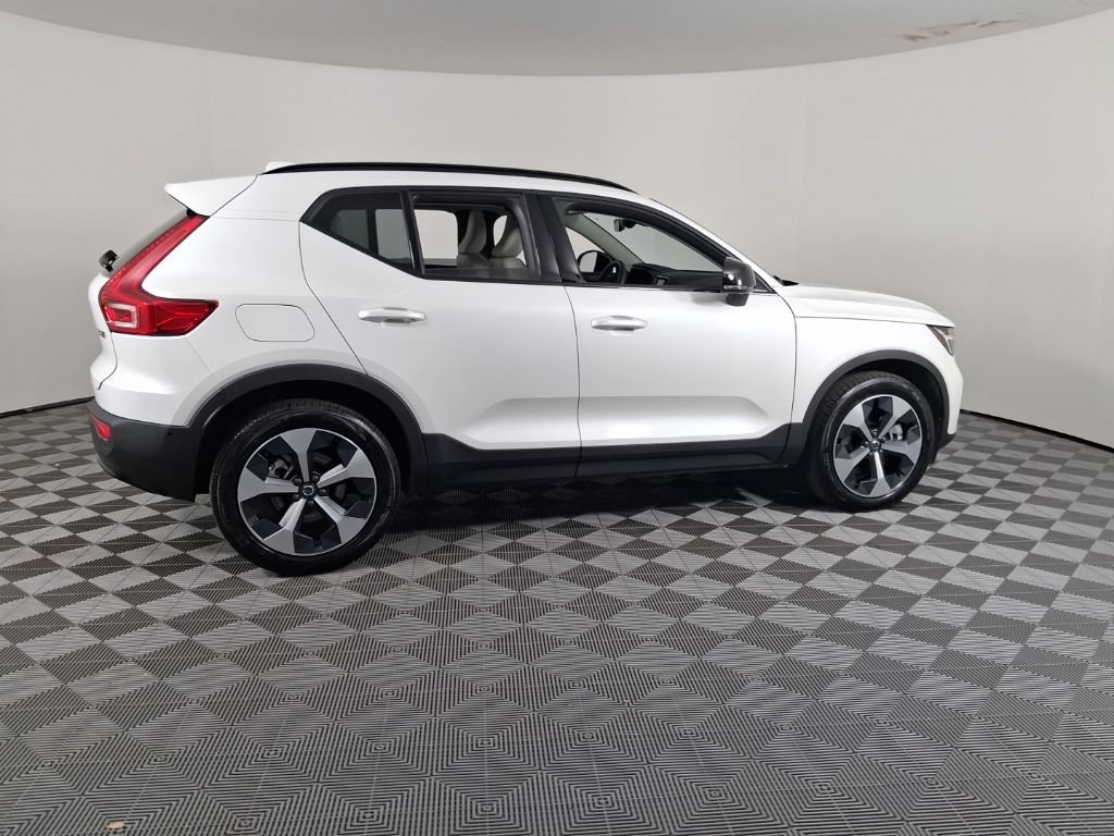 Certified 2026 Volvo XC40 B5 Plus AWD/4WD image 9