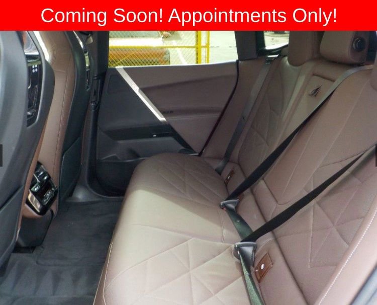 Used 2023 BMW iX xDrive50 w/ Sport Package AWD/4WD image 5