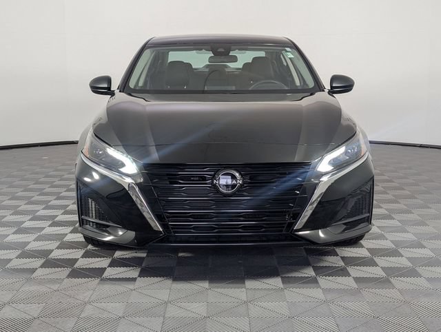 Used 2025 Nissan Altima 2.5 SV FWD image 3
