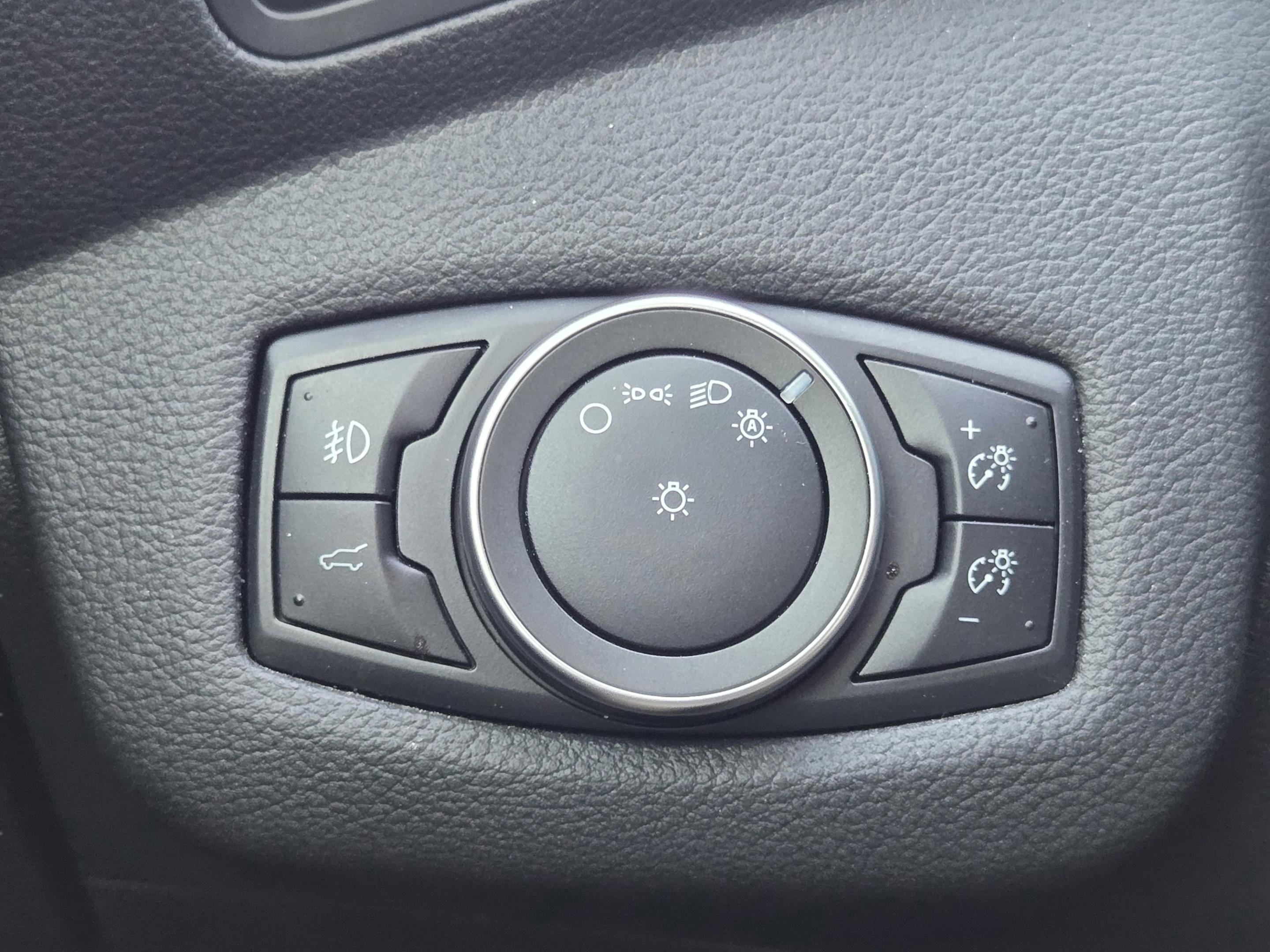 Used 2019 Ford Escape SE FWD image 18