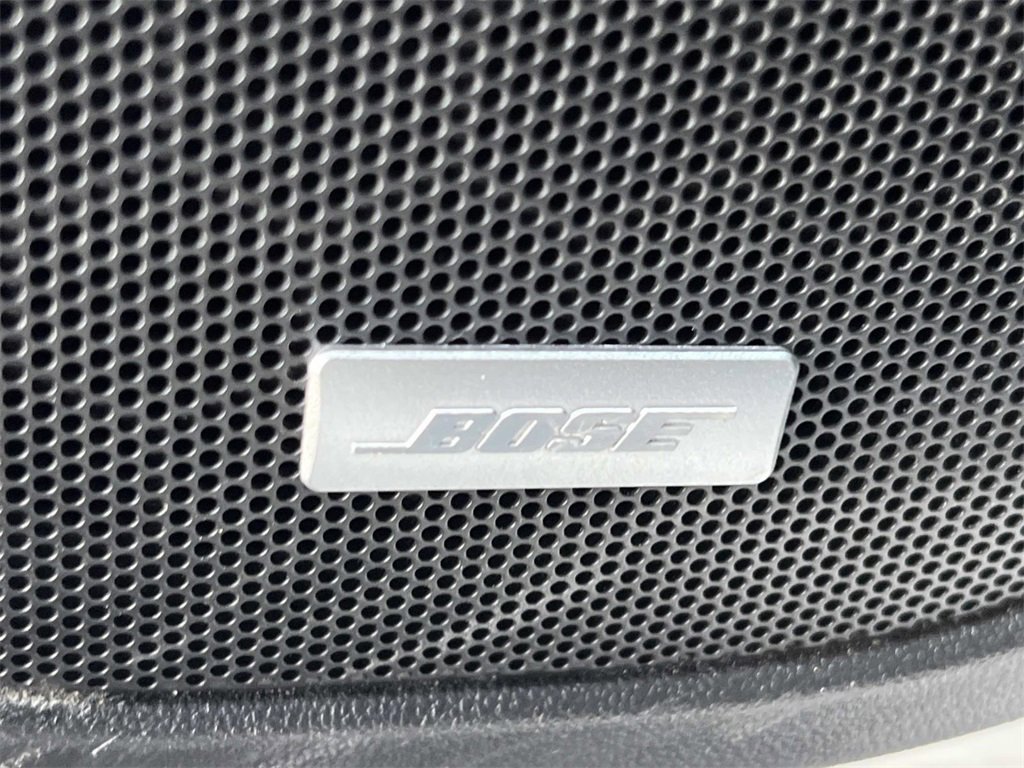 Certified 2023 GMC Acadia SLT w/ Technology Package image 17