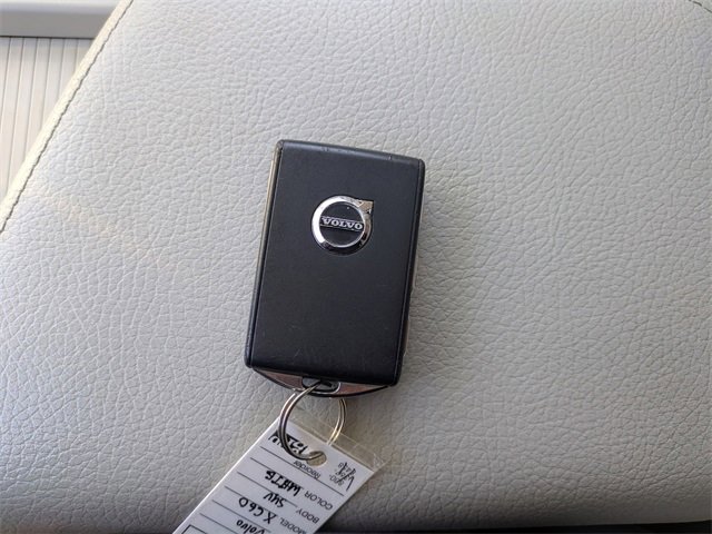 Used 2018 Volvo XC60 T6 Momentum w/ Convenience Package image 34