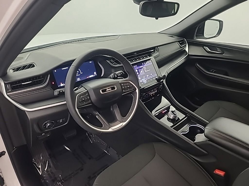 Used 2024 Jeep Grand Cherokee Laredo X image 24