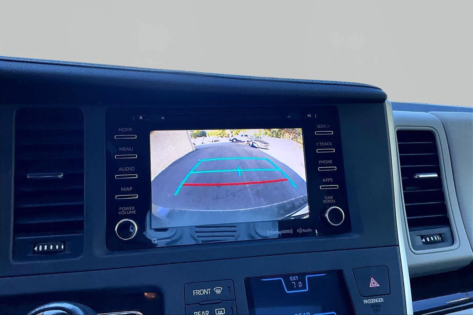 Used 2020 Toyota Sienna XLE FWD image 27