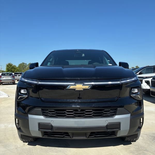 Used 2026 Chevrolet Silverado EV LT image 7