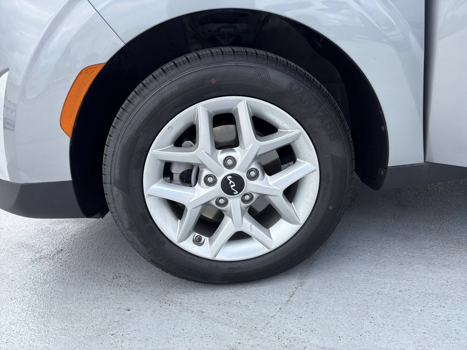 Used 2025 Kia Soul LX w/ LX Technology Package FWD image 28