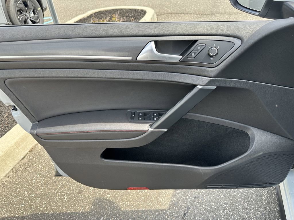 Used 2018 Volkswagen GTI SE FWD image 19