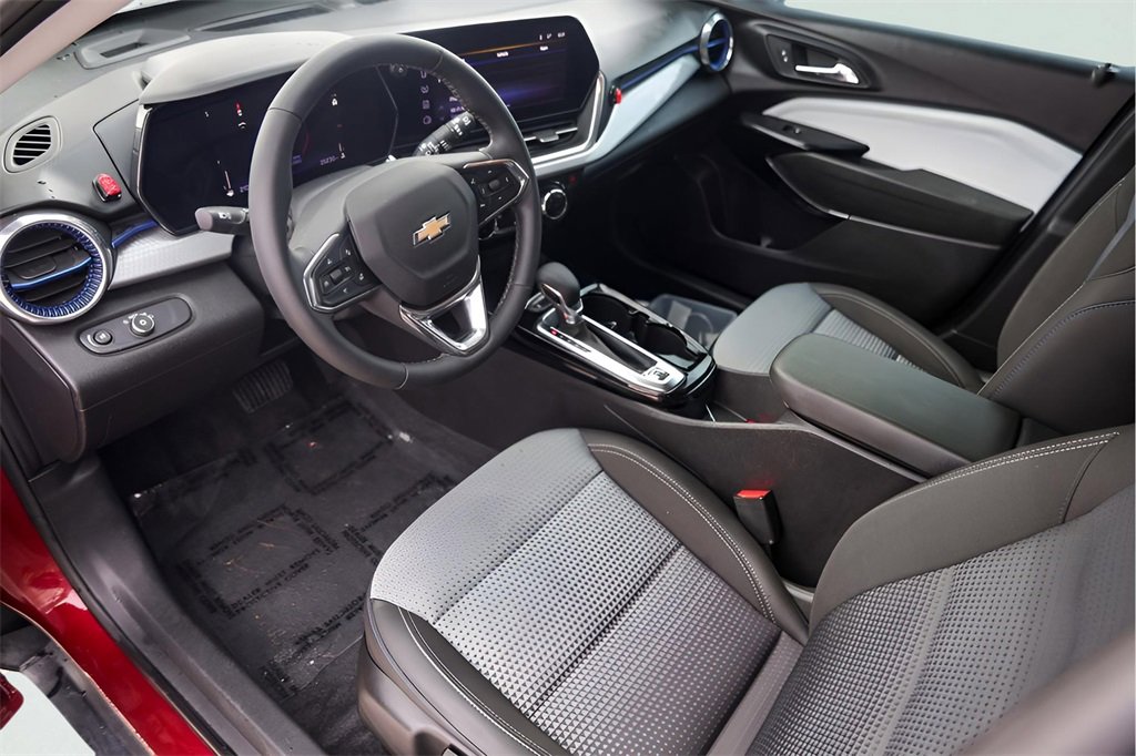 Used 2024 Chevrolet Trax LT w/ Driver Confidence Package image 13