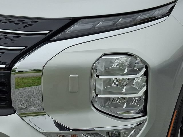 Used 2024 Mitsubishi Outlander SE AWD/4WD image 10