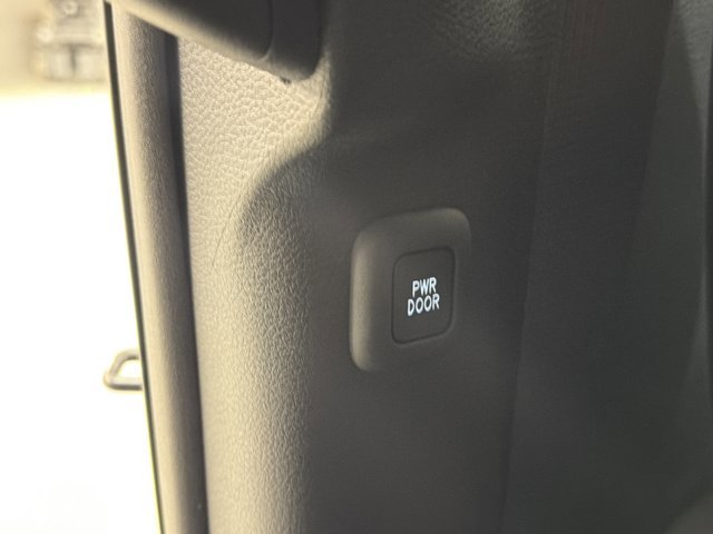 Used 2025 Toyota Sienna Limited AWD/4WD image 25