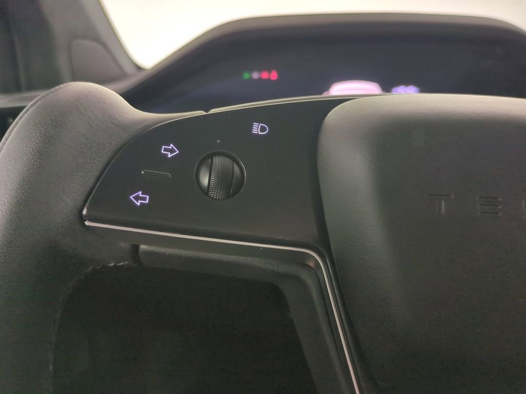 Used 2023 Tesla Model X image 29