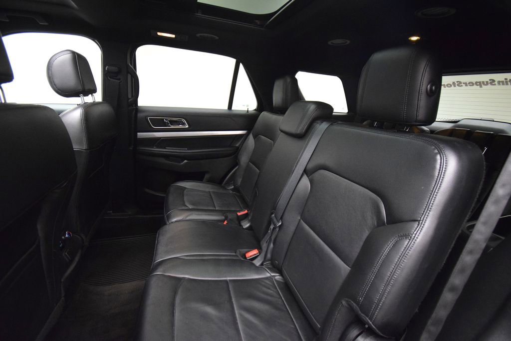 Used 2016 Ford Explorer XLT w/ Equipment Group 202A AWD/4WD image 27