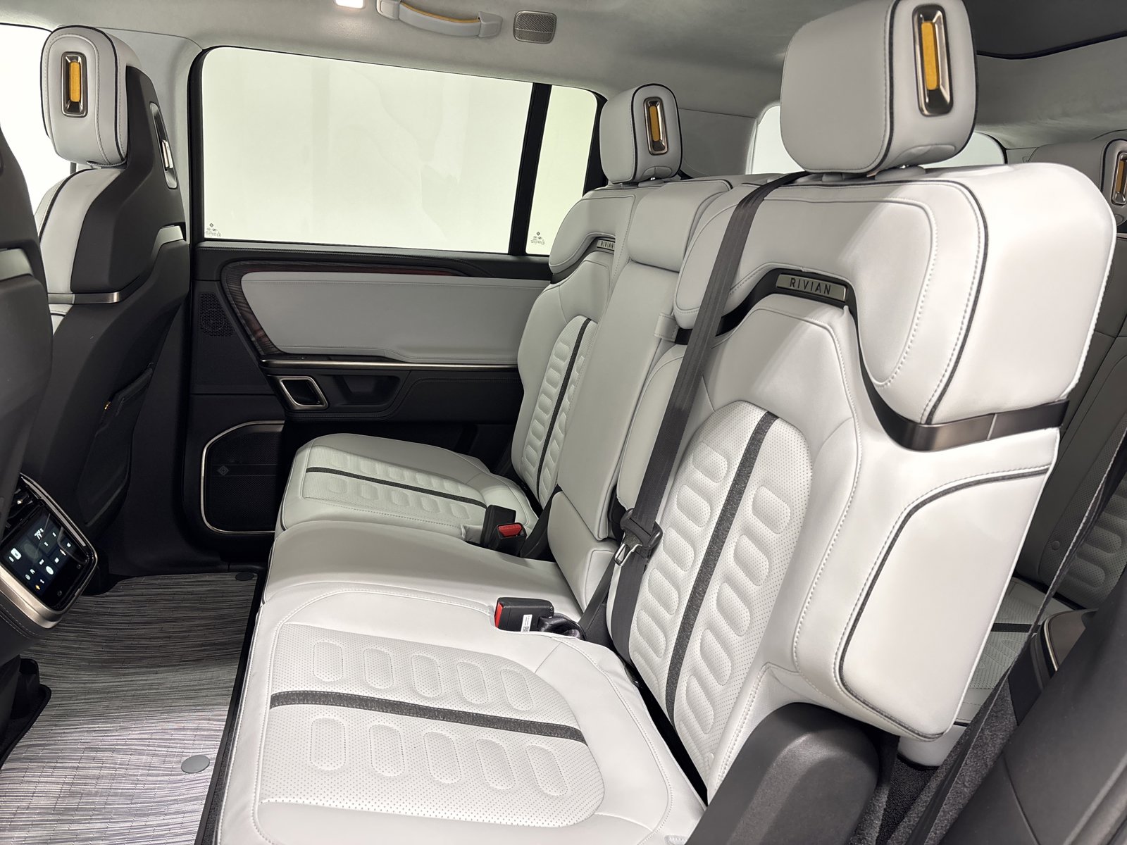 Used 2024 Rivian R1S Adventure image 21