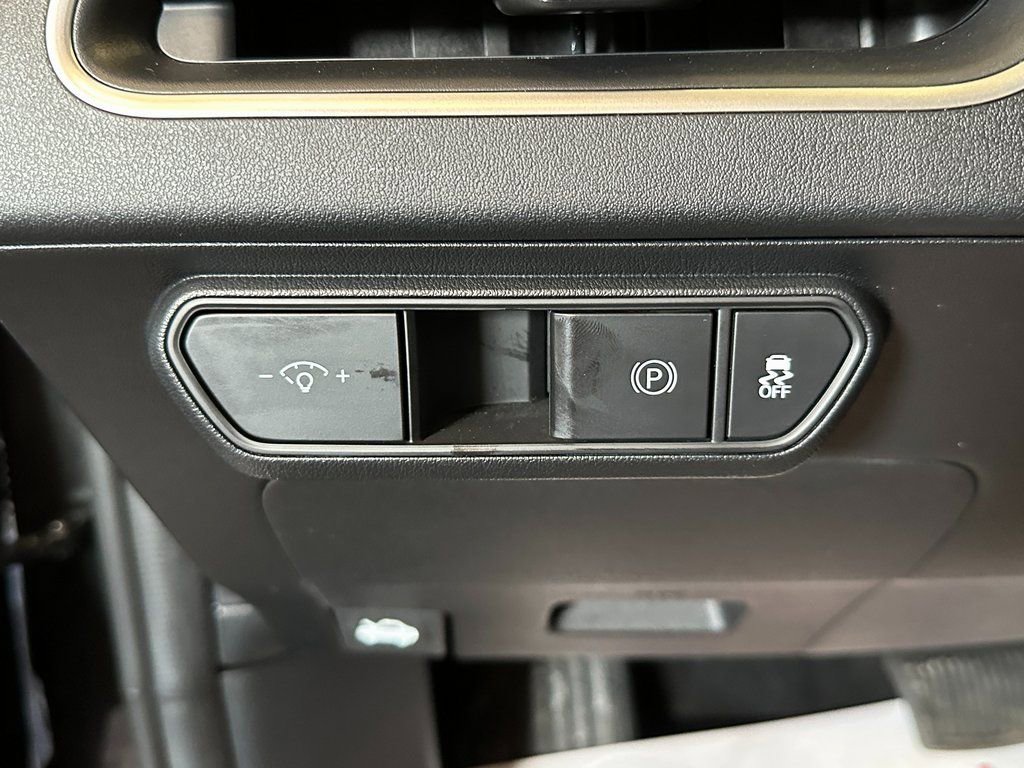 Used 2025 Kia K4 LXS image 19