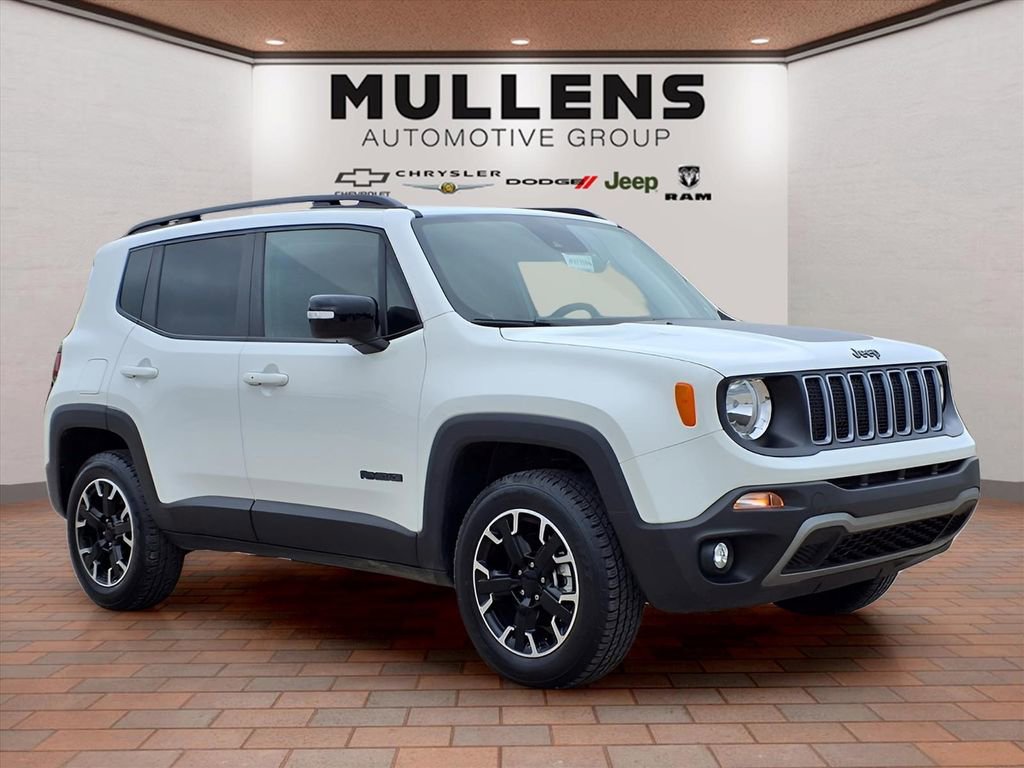 Used 2023 Jeep Renegade Latitude AWD/4WD image 3