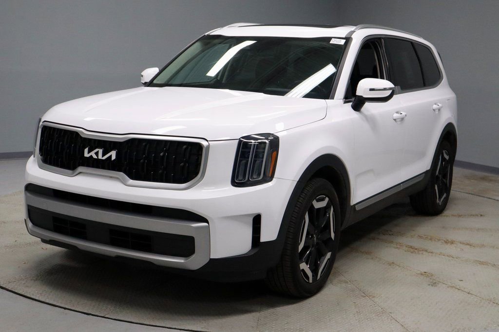 Used 2023 Kia Telluride EX w/ EX Captain's Chair Package image 8