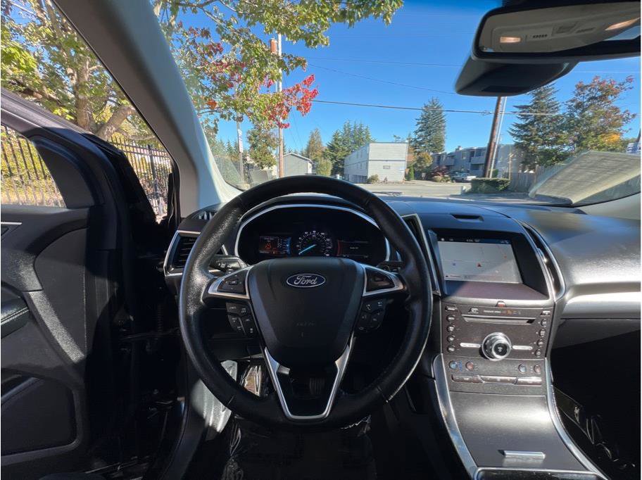 Used 2019 Ford Edge Titanium w/ Equipment Group 301A image 8