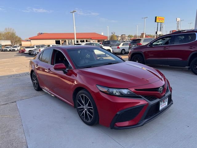 Used 2021 Toyota Camry SE image 3