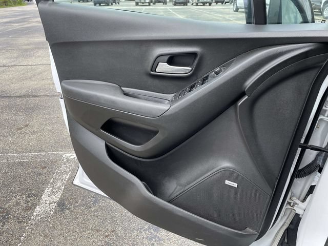 Used 2018 Chevrolet Trax LT w/ Sun & Sound Package AWD/4WD image 29
