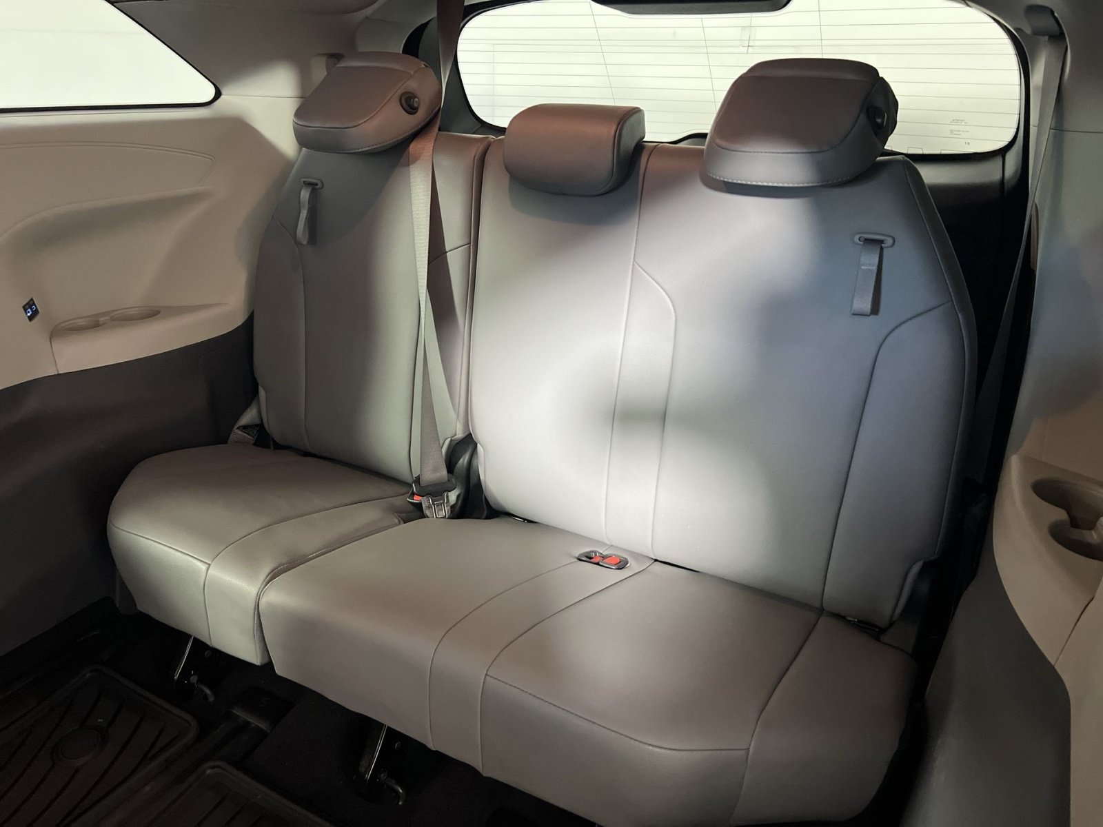 Used 2022 Toyota Sienna XLE FWD image 26