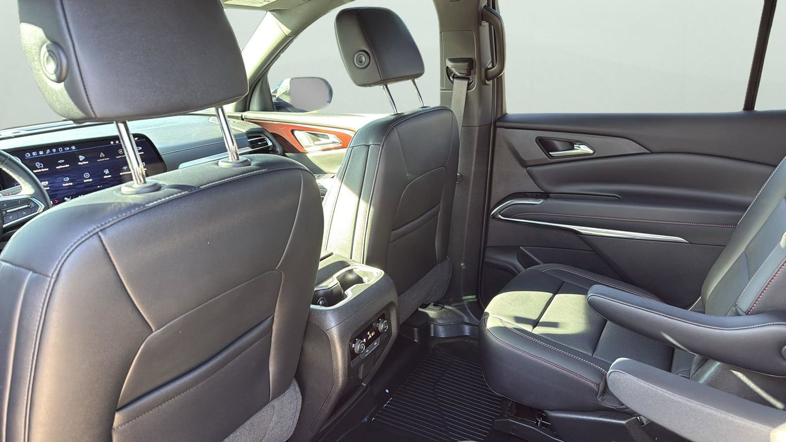 Used 2025 Chevrolet Traverse Z71 w/ Driver Confidence Package image 29