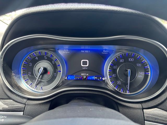 Used 2019 Chrysler 300 Touring w/ Sport Appearance Package RWD image 8