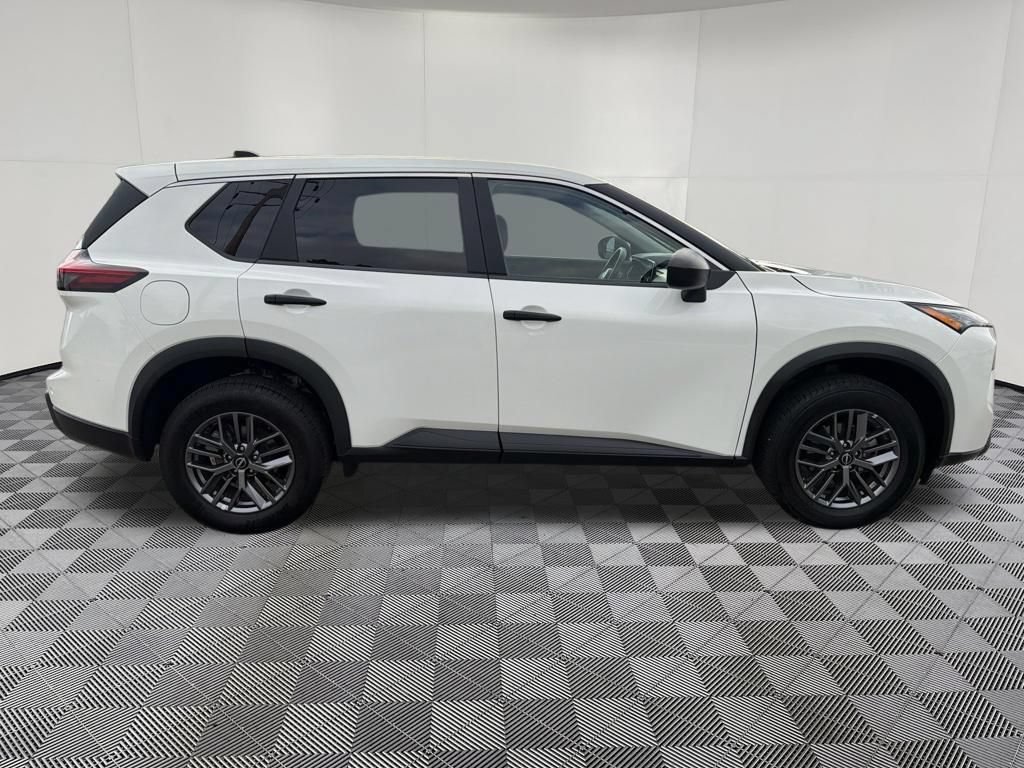 Used 2024 Nissan Rogue S AWD/4WD image 8