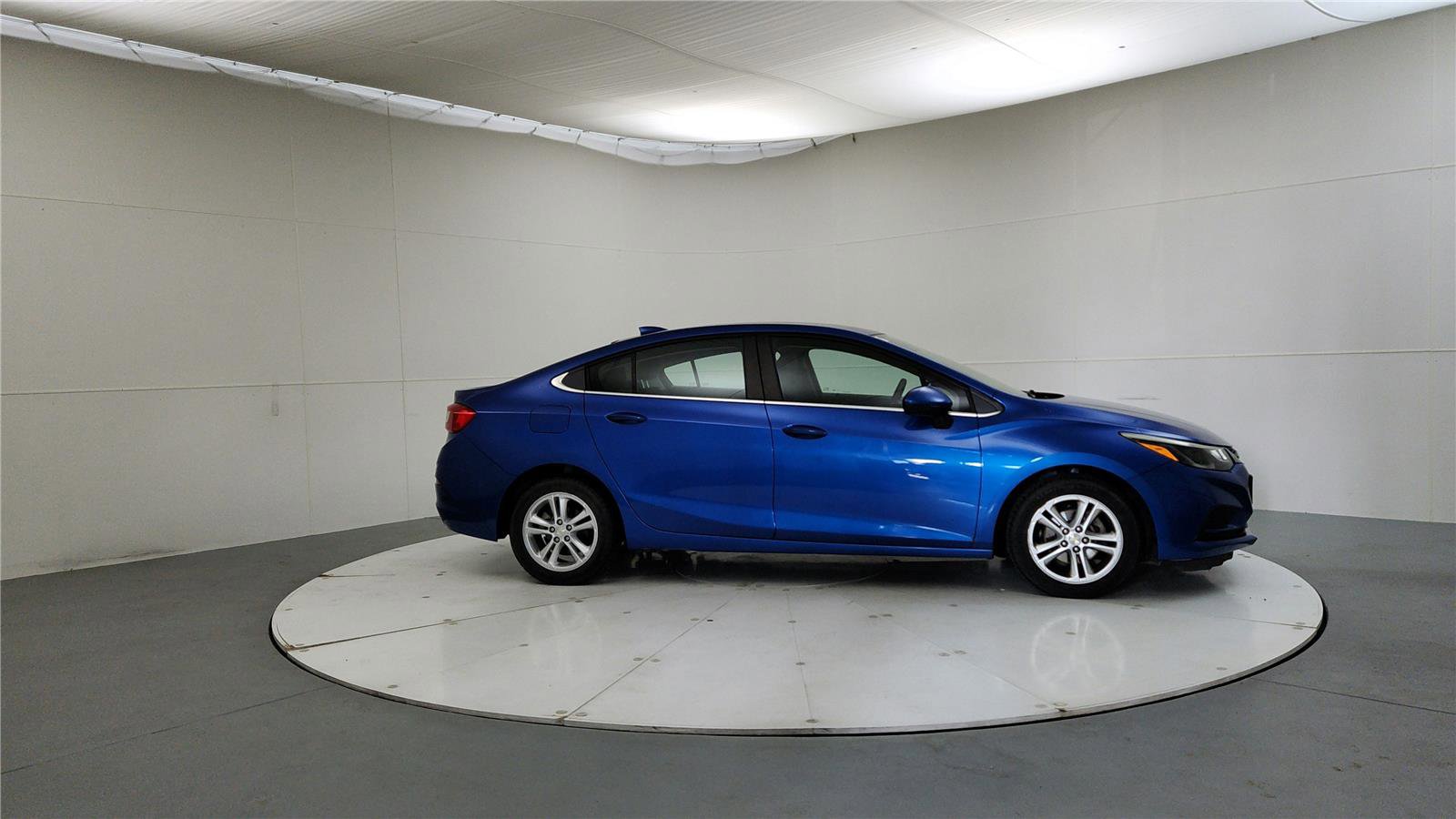 Used 2017 Chevrolet Cruze LT FWD image 8