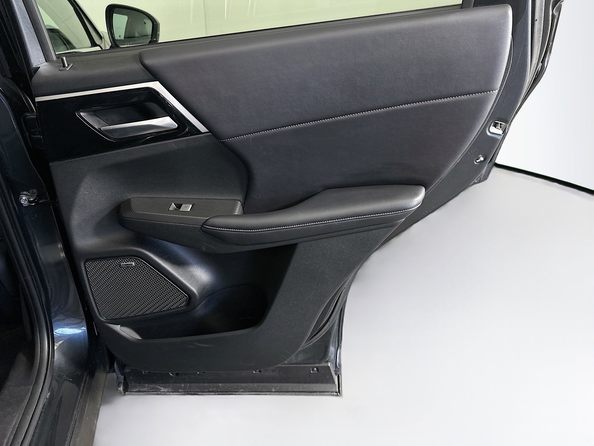 Used 2025 Mitsubishi Outlander SE AWD/4WD image 32