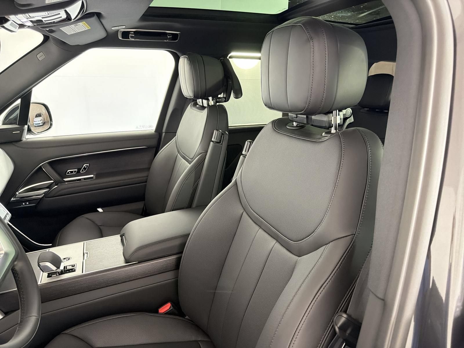New 2026 Land Rover Range Rover Long Wheelbase SE AWD/4WD image 25