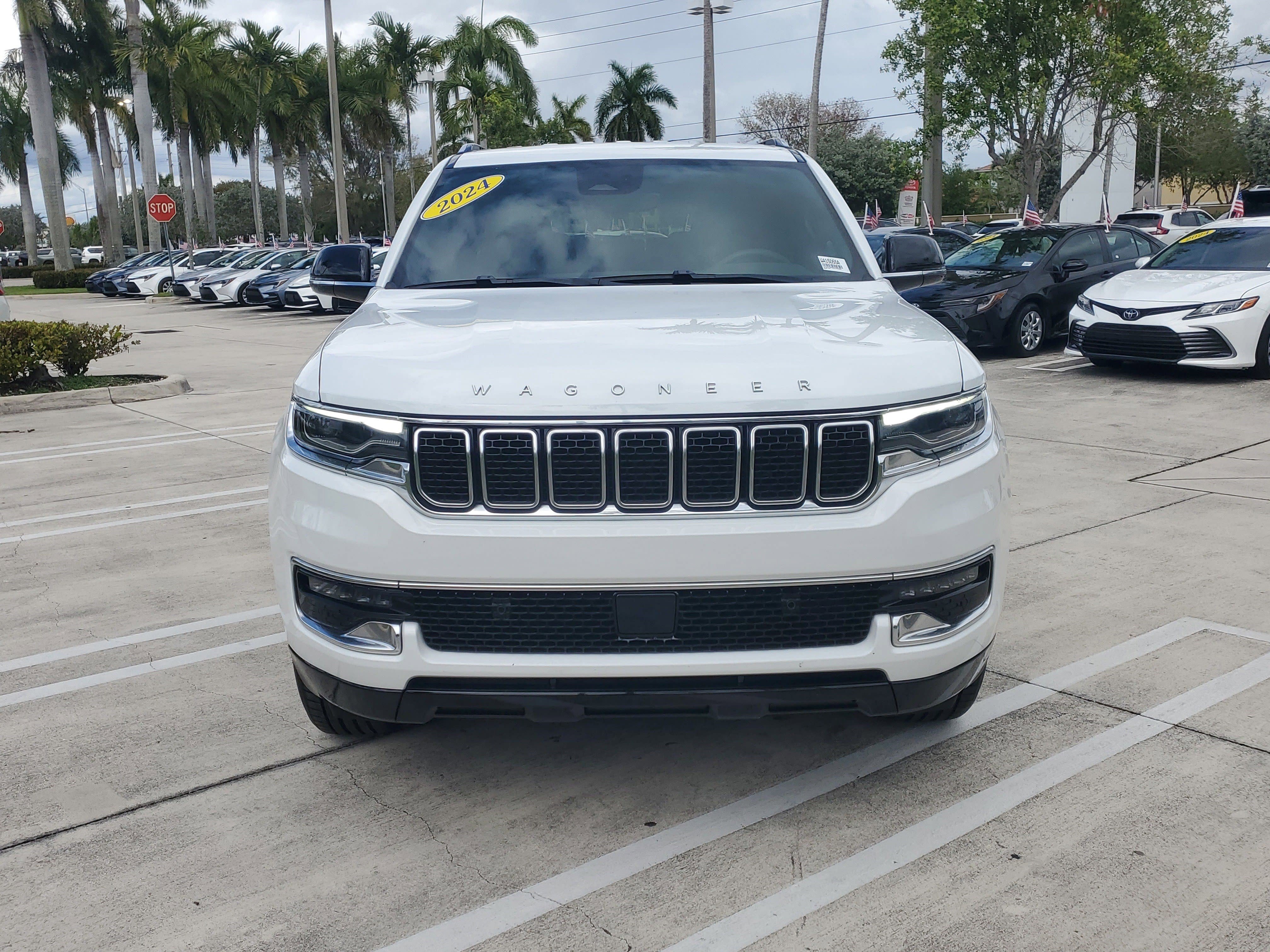 Used 2024 Jeep Wagoneer 4WD image 8