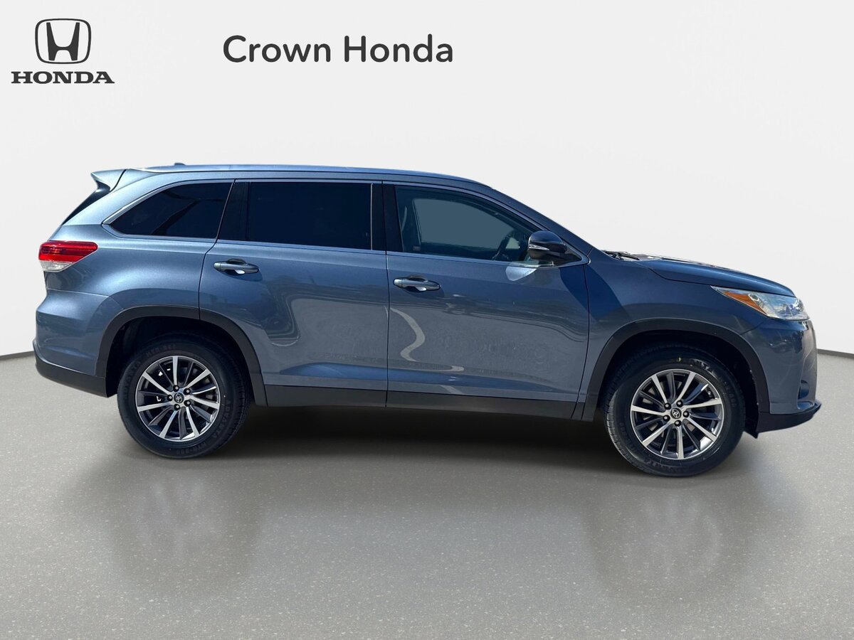 Used 2019 Toyota Highlander XLE FWD image 5