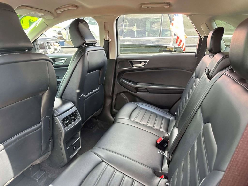 Used 2024 Ford Edge SEL image 9