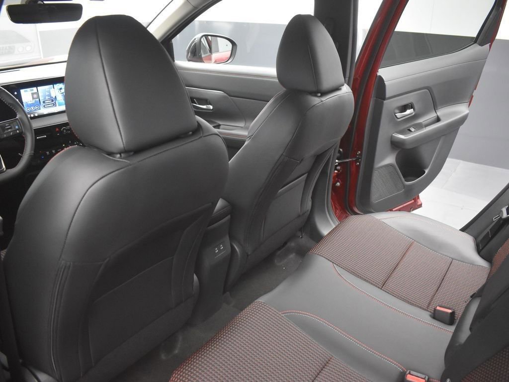 New 2026 Nissan Kicks SR w/ Illumination Package image 14