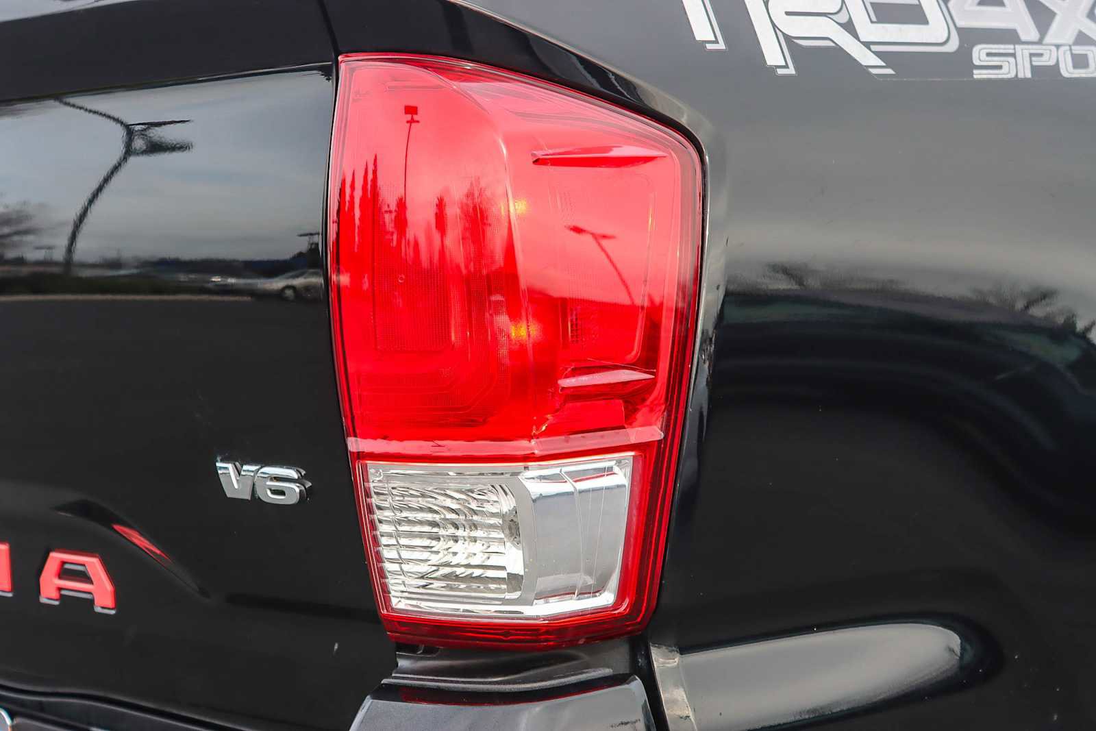 Used 2017 Toyota Tacoma TRD Sport image 8