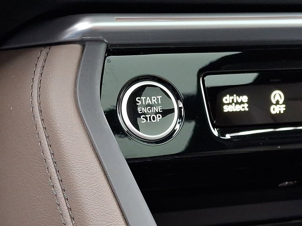 Used 2025 Audi Q5 Premium w/ Convenience Package image 24