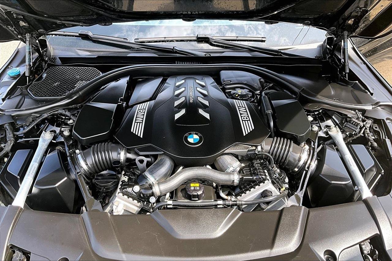 Used 2020 BMW 750i xDrive w/ M Sport Package image 30