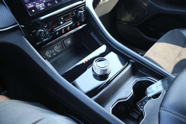 Used 2024 Jeep Grand Cherokee L Altitude AWD/4WD image 9