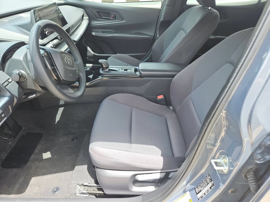 Used 2025 Toyota Prius LE FWD image 14