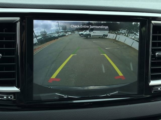Used 2024 Chrysler Pacifica Touring-L image 25