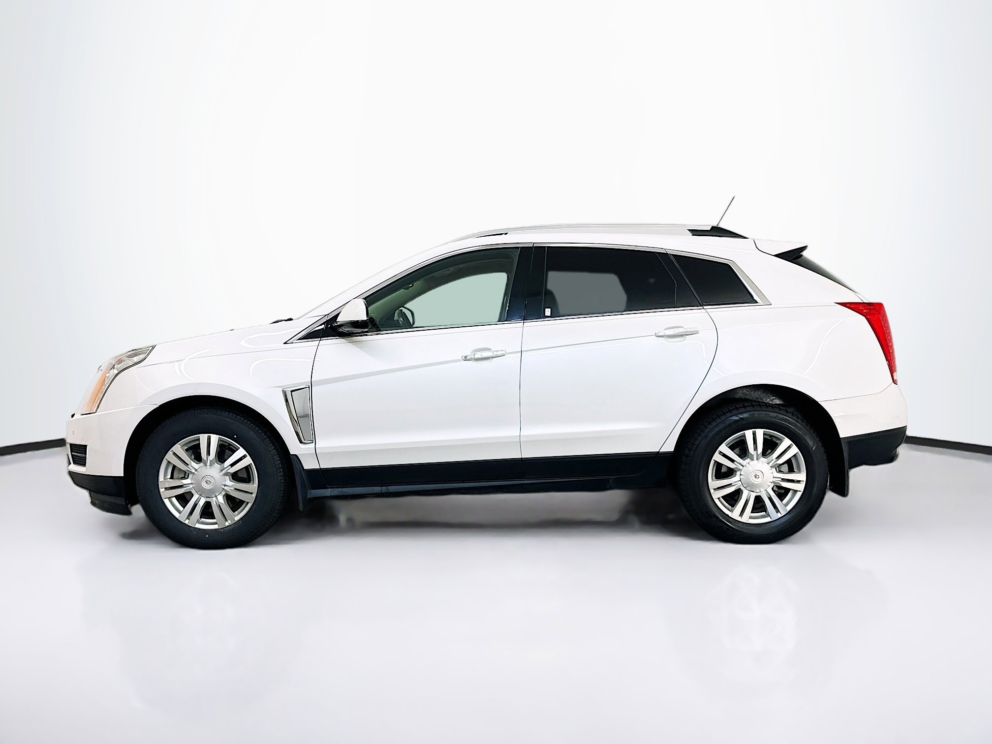 Used 2015 Cadillac SRX Luxury w/ Driver Awareness Package image 4