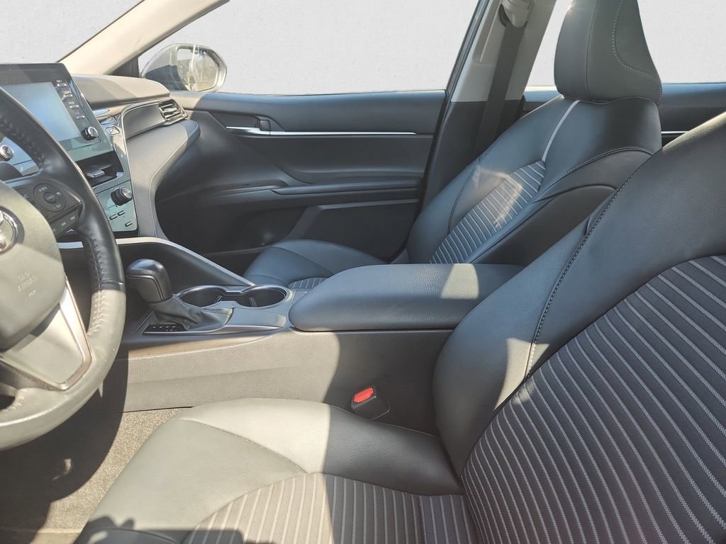 Used 2022 Toyota Camry SE FWD image 7